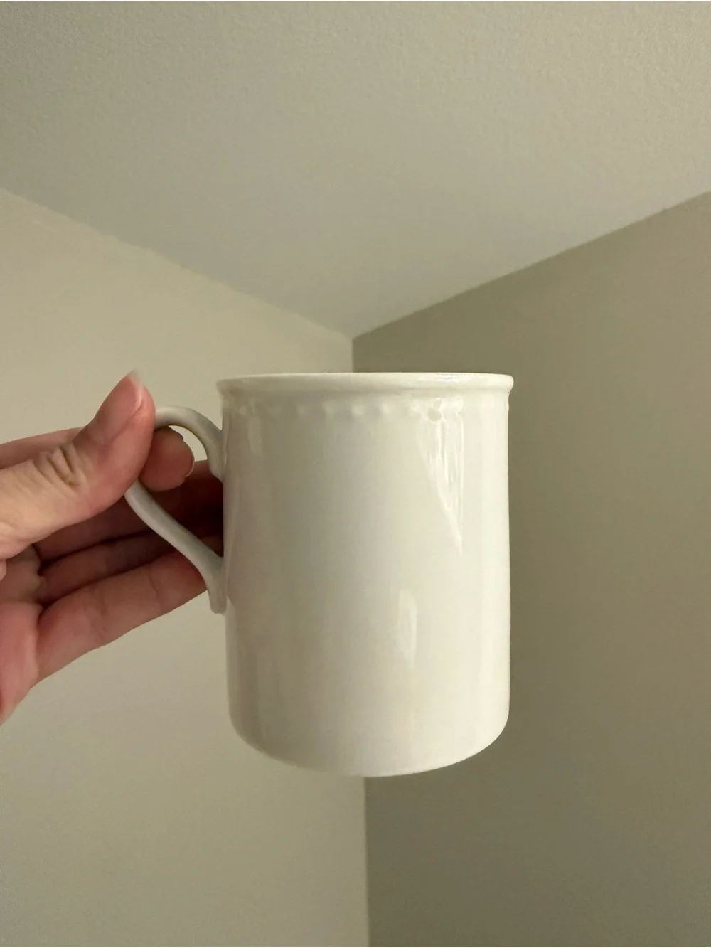 Set of 2 Crate&Barrel White Staccato Ceramic Coffee Tea Mug Scalloped Rim